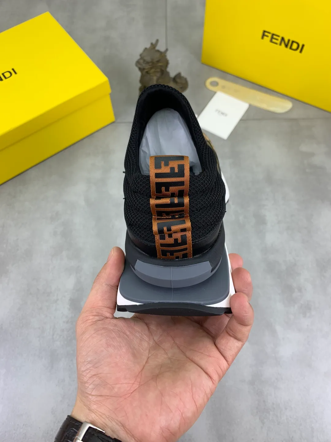 ​Men's shoes 💰P440 💰【New】Little monster 🆘 New FENDI 🕶️🕶️Simple routing effect, showing an elegant and cool driving shoe 🎬Using imported calfskin + first-layer pigskin lining🐂Excellent material🎬Detailed workmanship 🤗Comfortable foot feel➰➰. ​Pair it with any outfit to show your taste and temperament, low-key luxury ♻️Design ​simple and elegant ​noble and fashionable 🍃​Very loved and favored by trendy men 💓❤️size: 38-44 (45 customized) 3️⃣colors available